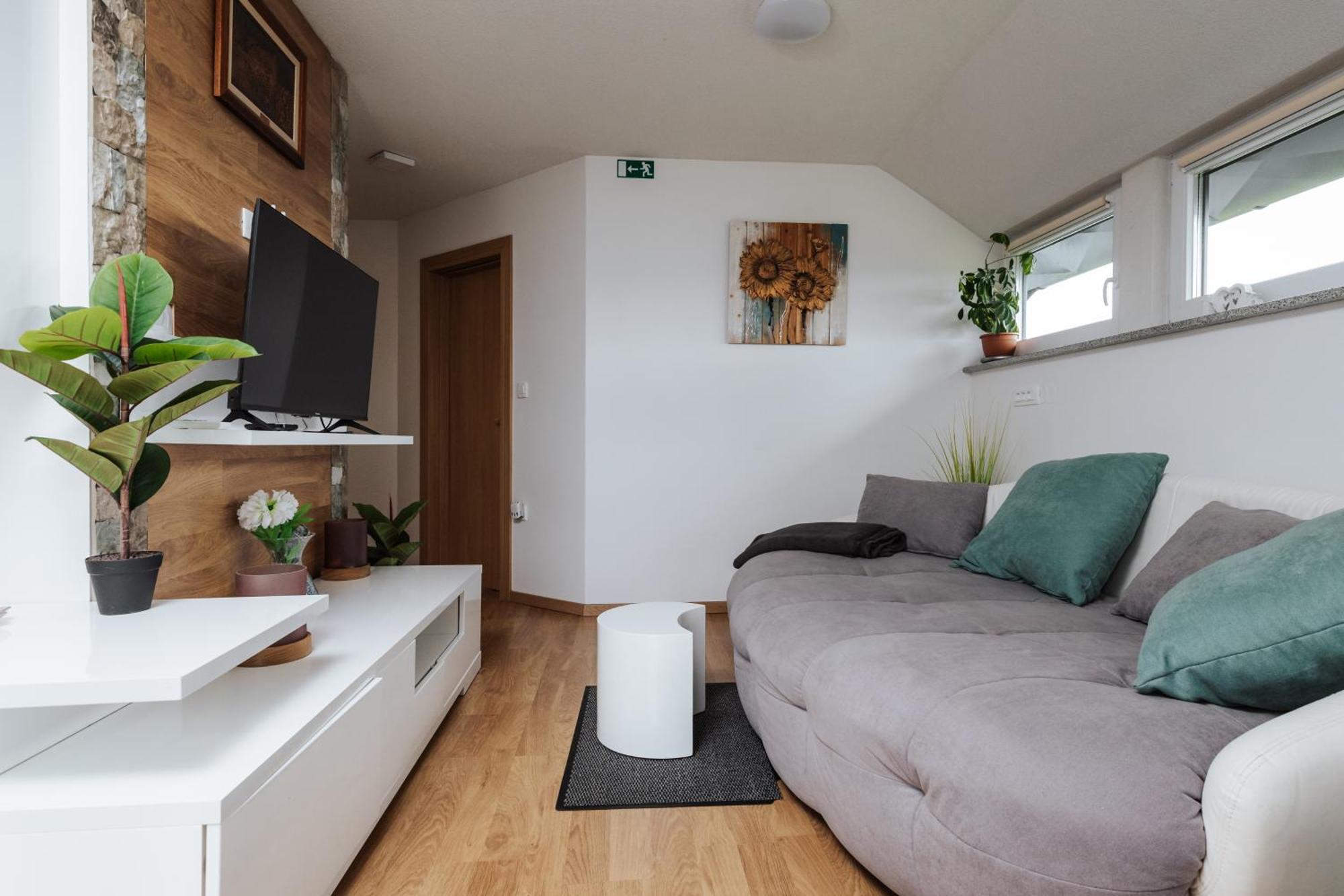 Tanja S Holiday Home In Nature With Sauna And Hot Tub Gorica pri Slivnici Exterior foto